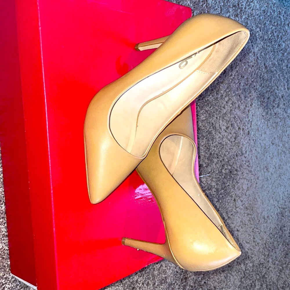 Beige heels